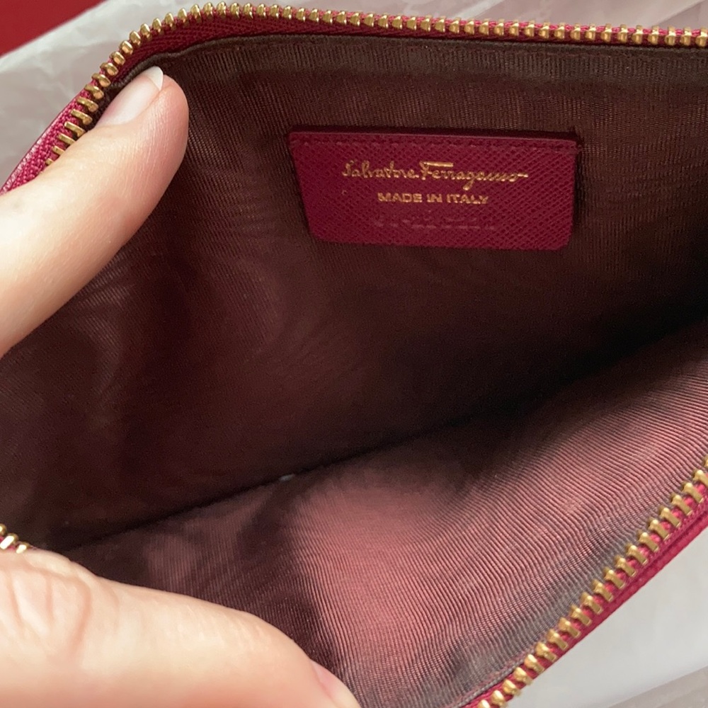 Salvatore Ferragamo berry pink wristlet - Picture 4 of 13